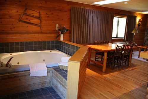 The Lodge At Crooked Lake Siren 외부 사진