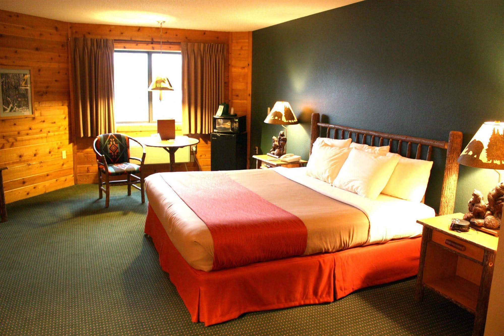 The Lodge At Crooked Lake Siren 외부 사진